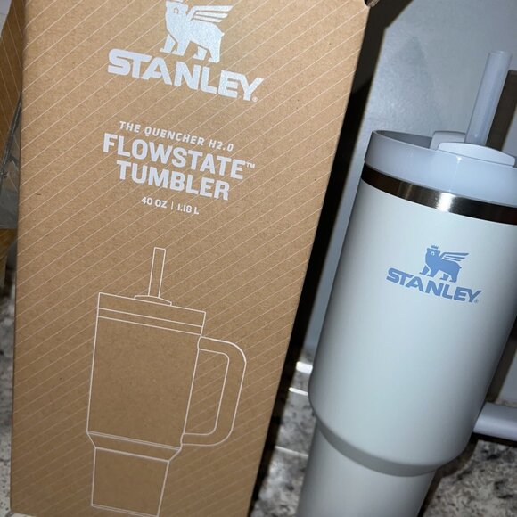 Stanley Quencher H2.0 FLOWSTATE TUMBLER 40 OZ NEW Fog Gray - Picture 2 of 4